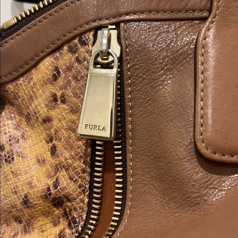 Furls snake skin purse - Picture 3 of 4